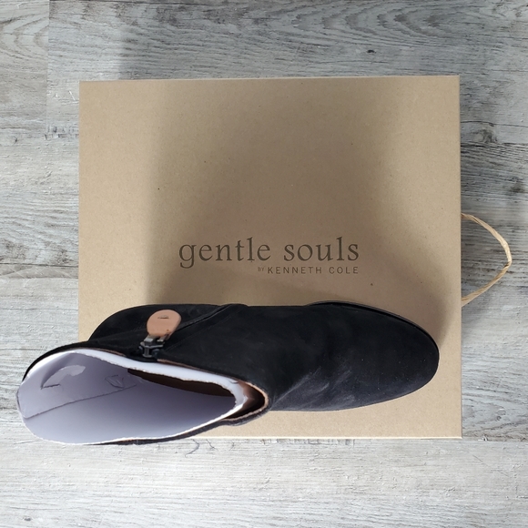 Kenneth Cole Blaise Black Leather Block Heel Boot - Picture 10 of 12